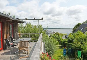 Ferienwohnung mit Dachterrasse/Kamin nahe dem Strelasund