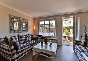 Ferienwohnung Pebbles – 3-Zimmer App. für 4 Personen mit Terrasse, Stellplatz, WLAN. Haustiere erlaubt.