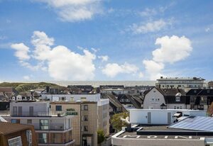 Penthouse – Modernes App. mit Meerblick, Balkon, PKW-Stellplatz, WLAN. Haustiere erlaubt.