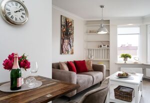Pepe – Modernes 2-Zimmer App. mit Balkon, PKW-Stellplatz, WLAN. Haustiere erlaubt.