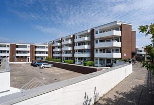Pepe – Modernes 2-Zimmer App. mit Balkon, PKW-Stellplatz, WLAN. Haustiere erlaubt.