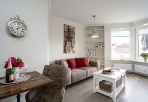 Pepe – Modernes 2-Zimmer App. mit Balkon, PKW-Stellplatz, WLAN. Haustiere erlaubt.