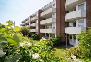 Strandperle – Modernes 2-Zimmer App. mit Terrasse, PKW-Stellplatz, WLAN. Haustiere erlaubt.