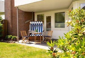 Strandperle – Modernes 2-Zimmer App. mit Terrasse, PKW-Stellplatz, WLAN. Haustiere erlaubt.