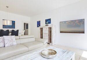 Neue Liebe – Modernes Haus für 6 Pers. mit Terrasse, PKW-Stellplatz, WLAN. Haustiere erlaubt.