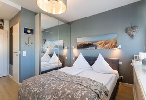 City Blick – Modernes und zentrales App. mit Balkon, PKW-Stellplatz, WLAN. Haustiere erlaubt.