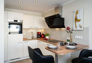 Friedrichstraße – Modernes und zentrales 2-Zimmer App. mit Balkon, WLAN. Haustiere erlaubt.