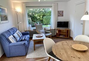 Lerchenweg Bungalow – Gemütliches 3-Zimmer App. für 3-4 Pers. mit Terrasse, PKW-Stellplatz, WLAN.