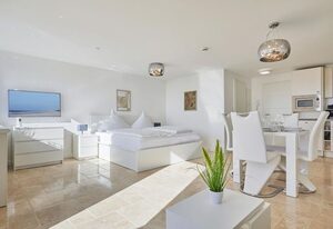 Meerblick I – Modernes App., Balkon mit Meerblick, PKW-Stellplatz, WLAN. Haustiere erlaubt.
