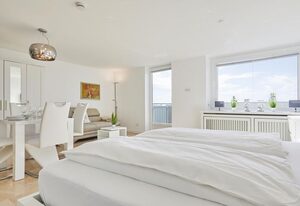 Meerblick I – Modernes App., Balkon mit Meerblick, PKW-Stellplatz, WLAN. Haustiere erlaubt.