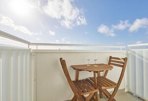 Meerblick I – Modernes App., Balkon mit Meerblick, PKW-Stellplatz, WLAN. Haustiere erlaubt.