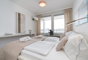 Seeblick – Modernes und zentrales App. für 2 Pers. mit Balkon, PKW-Stellplatz, WLAN.