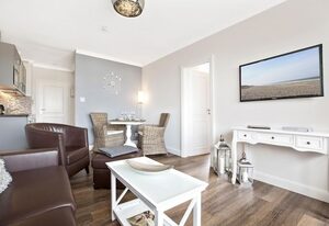 SyltMomente – Strandnahe, 2-Zimmer FeWo: Balkon, Stellplatz, WLAN. Haustiere erlaubt.