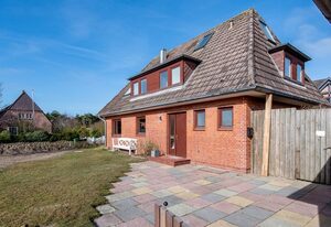 Uthland am Strand – Strandnahe Ferienwohnung für 5 Pers. mit Garten, WLAN. Haustiere erlaubt.