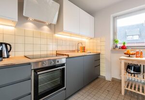 Uthland am Strand – Strandnahe Ferienwohnung für 5 Pers. mit Garten, WLAN. Haustiere erlaubt.