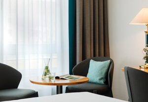 Dorint Hotel Dresden – Doppelzimmer Standard, Badewanne