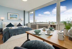 Himmelblau – Modern renovierte, zentrale Whg. inkl. PKW-Stellplatz, WLAN. Haustiere erlaubt.