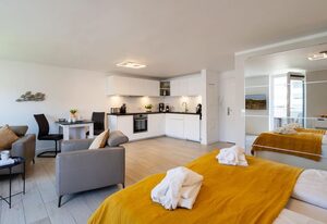 Sunset – Modernes App. mit Meerblick, Westbalkon, WLAN. Haustiere erlaubt.