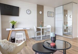 FRAUENZIMMER - Suite No. 7