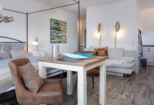 Butter bei die Fische – Strand & Citylage, moderne Suite mit Schwimmbad u. Stellplatz