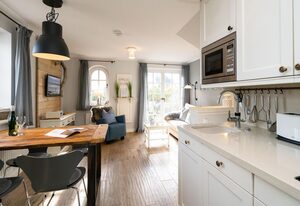 Wattperle – Gemütliche 3-Zimmer Wohnung - 4 Personen: Meerblick, Terrasse, Stellplatz, WLAN.