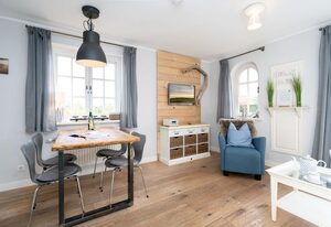 Wattperle – Gemütliche 3-Zimmer Wohnung - 4 Personen: Meerblick, Terrasse, Stellplatz, WLAN.