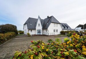 Wattperle – Gemütliche 3-Zimmer Wohnung - 4 Personen: Meerblick, Terrasse, Stellplatz, WLAN.