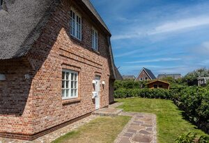Das Reet Strandhaus – Traumhaftes Reet-Strandhaus mit 6 Zimmern auf ca. 200 m², für bis zu 6 Personen.