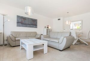 MeerZeit – Modernes Haus für 6 Pers. mit Terrasse, PKW-Stellplatz, WLAN. Haustiere erlaubt.