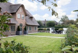 Alte Liebe – 5 Sterne Reetdachhaus für 7 Pers. mit Sauna, Garten, Stellplatz, WLAN, Haustiere