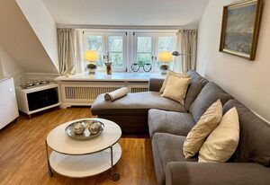 Kranich – Charmantes 2-Zimmer Obergeschoss App. mit Terrasse, PKW-Stellplatz, WLAN.