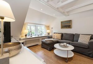 Kranich – Charmantes 2-Zimmer Obergeschoss App. mit Terrasse, PKW-Stellplatz, WLAN.