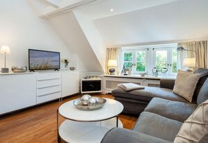 Kranich – Charmantes 2-Zimmer Obergeschoss App. mit Terrasse, PKW-Stellplatz, WLAN.