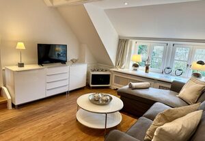 Kranich – Charmantes 2-Zimmer Obergeschoss App. mit Terrasse, PKW-Stellplatz, WLAN.