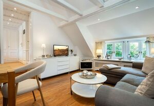 Kranich – Charmantes 2-Zimmer Obergeschoss App. mit Terrasse, PKW-Stellplatz, WLAN.