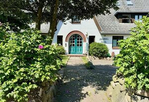 Friesenhaus Maria App. 1 – Modernes App. in TOP-Lage, inkl. PKW-Stellplatz, WLAN. Haustiere nicht erlaubt.