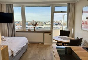Seeluft – Modernes 1-Zimmer-App. mit Balkon und Meerblick, PKW-Stellplatz, WLAN.