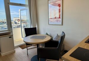 Seeluft – Modernes 1-Zimmer-App. mit Balkon und Meerblick, PKW-Stellplatz, WLAN.