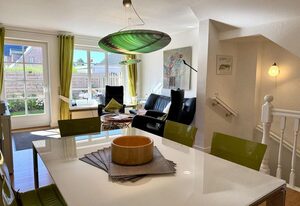 Plenti – 3-Zimmer App. für 4 Personen mit Terrasse, Stellplatz, WLAN. Haustiere erlaubt.