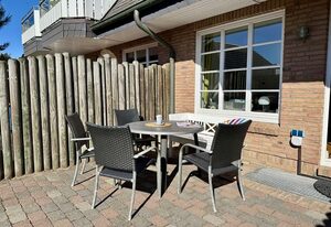 Plenti – 3-Zimmer App. für 4 Personen mit Terrasse, Stellplatz, WLAN. Haustiere erlaubt.