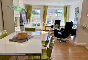 Plenti – 3-Zimmer App. für 4 Personen mit Terrasse, Stellplatz, WLAN. Haustiere erlaubt.