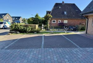 Plenti – 3-Zimmer App. für 4 Personen mit Terrasse, Stellplatz, WLAN. Haustiere erlaubt.