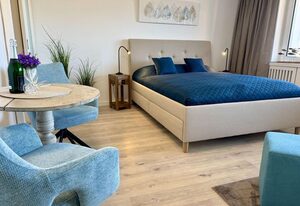 Dünenblick – Strandnahes App. mit Balkon, PKW-Stellplatz, WLAN. Haustiere erlaubt.