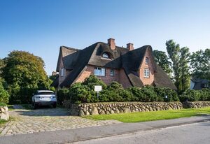 Haus Carstensen Nord – Reetdachhaus für 7 Pers. mit Sauna, Garten, Stellplatz, WLAN, Haustiere erlaubt.
