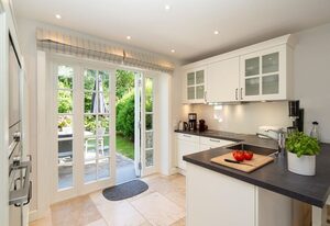 Haus Carstensen Nord – Reetdachhaus für 7 Pers. mit Sauna, Garten, Stellplatz, WLAN, Haustiere erlaubt.