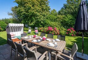 Haus Carstensen Nord – Reetdachhaus für 7 Pers. mit Sauna, Garten, Stellplatz, WLAN, Haustiere erlaubt.