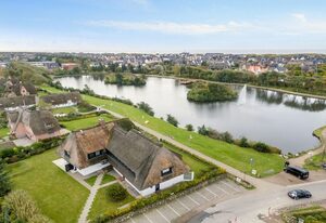 Am Dorfteich – 2-Zimmer App. mit einzigartigem Seeblick, Stellplatz, WLAN, Haustiere erlaubt.