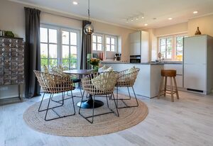 Senskiin Luv – Moderne & nachhaltige Haushälfte unter Reet mit ca. 102 m² Wohnfläche für 4Pers.