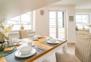 Syltliebe – Modernes und zentrales App. für 4 Personen mit Balkon, PKW-Stellplatz, WLAN.