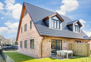 Nordlicht – Hausteil mit ca. 83m² Nutzfläche im EG/OG/DG für bis zu vier Personen.